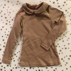 Classic Peter Pan collar shirt.